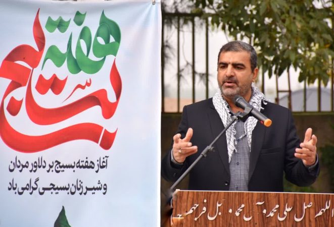 عطرافشانی گلزارشهدای امام زاده عبدالله فندرسک به مناسبت هفته بسیج