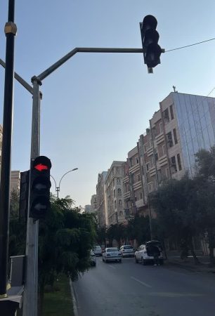 تقاطع گلشهر دارای چراغ راهنمایی و رانندگی شد