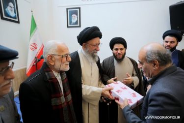 تجلیل از جمعی از پیرغلامان اهل بیت(ع) توسط نماینده مقام معظم رهبری در استان گلستان و امام جمعه گرگان