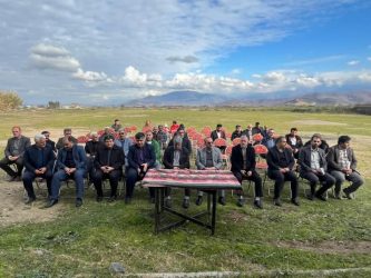 آیین کلنگ زنی زمین چمن مصنوعی روستای آهنگر محله برگزار شد