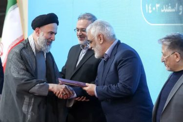 تقدیر از رئیس دانشگاه آزاد اسلامی استان گلستان توسط دکتر طهرانچی رئیس عالی دانشگاه آزاد اسلامی