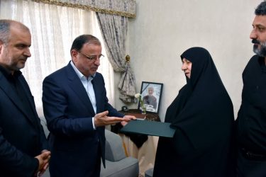 دیدار استاندار گلستان با خانواده جانباز شهید حاج حسین باباکردی