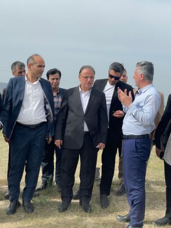 آغاز عملیات مبارزه با ملخ مراکشی در مراوه‌تپه با دستور استاندار گلستان