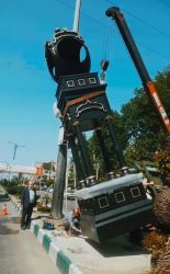 نصب ساعت دکوراتیو در مرکز شهر فاضل‌آباد