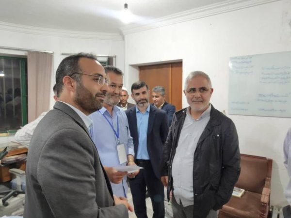 بازدید شبانه نماینده مجلس از مراکز خرید شهرستان بندرترکمن