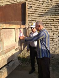 آموزش میدانی رانندگان ادوات کشاورزی و نصب شبرنگ در جهت نمایان سازی عقب وسایل نقلیه در هنگام شب