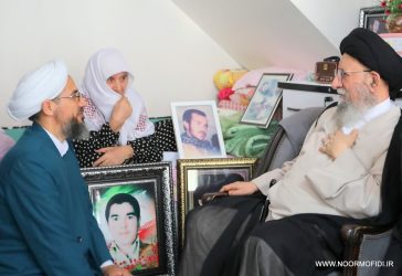 دیدار نماینده مقام معظم رهبری در استان گلستان و امام جمعه گرگان با خانواده معظم شهید محمد کریم نظری در روستای قره بلاغ شهرستان علی آباد کتول