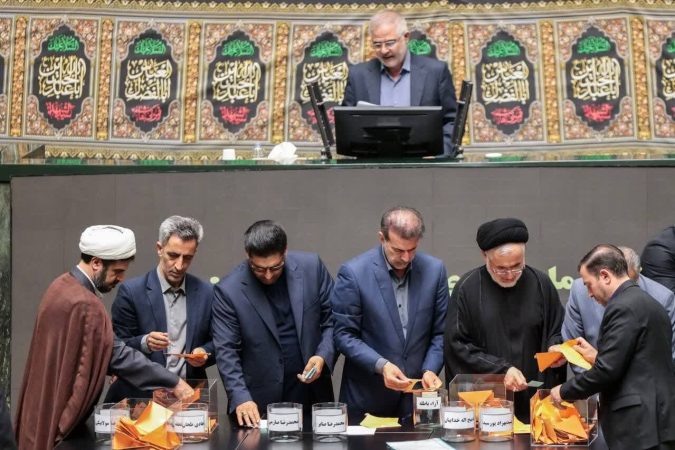 حل اختلافات توزیع قیر رایگان و بررسی بیمه رانندگان اسنپ در کمیسیون عمران/ دستگاه‌های منفعل در جذب قیر، سهمیه سال آینده را از دست می‌دهند
