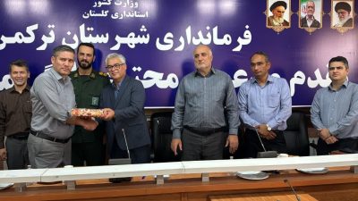 تقدیر از کارمندان برتر در نشست مشترک دستگاه‌های اجرایی شهرستان ترکمن