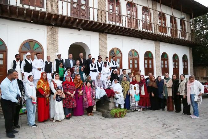 جشن وحدت در بافت تاریخی گرگان برگزار شد/ صنایع‌دستی، زبان مشترک اقوام برای تقویت همبستگی در هفته وحدت