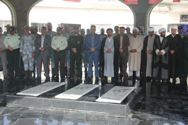 غبار روبی گلزار شهدا شهرستان بندر ترکمن به مناسبت هفته انتظامی