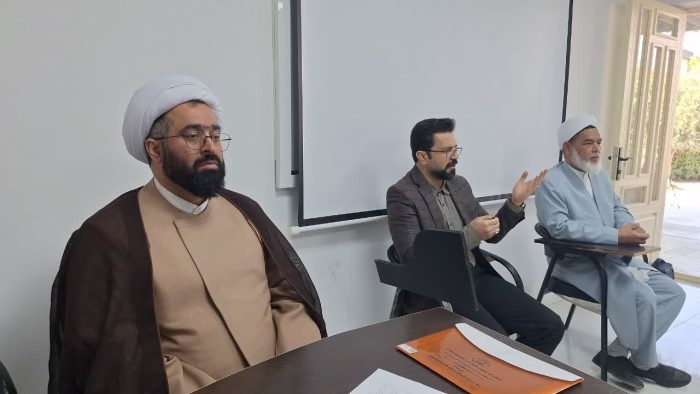 نشست توجیهی و آموزشی مدیر مرکز اسلامی گلستان با دانش‌پژوهان مرکز تخصصی اهل‌سنت گنبد کاووس