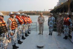 فرمانده مرزبانی استان گلستان از ناوچه های مستقر این فرماندهی در اسلکه ارتش بازدید کرد