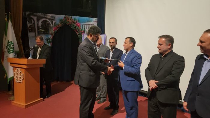 سیدالنگی «مدیر برگزیده» هفته پژوهش و فناوری استان شد