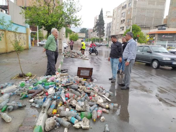 رهاسازی ضایعات در معابر و جداول موجب زحمت مضاعف پاکبانان و مدیریت شهری می شود