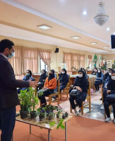 کارگاه آموزشی پرورش و تکثیر گیاهان در منزل برای دانش‌آموزان شهرستان آق‌قلا