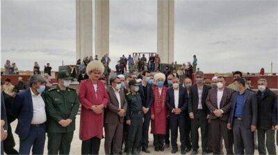ادای احترام وزیر ورزش و جوانان به «مختومقلی فراغی» شاعر شهیر ترکمن