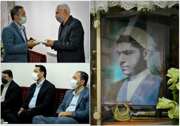 «اصغر امیرنیا» و «محمد رعیت» به دیدار خانواده ی شهید «محمدحسین لطفی» رفتند