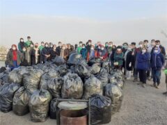 اهدای کتاب به دوستداران طبیعت در گرگان