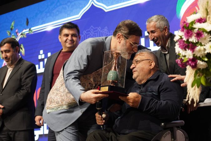تقدیر از جانباز ۷۰ درصد استان گلستان در نخستین آیین نکوداشت ایثارگران «چکاد پهلوانی»