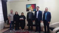 دیدار «محمد رعیت» با خانواده ی «سمیه عرب» خبرنگار جوان فقید
