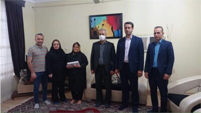 دیدار «محمد رعیت» با خانواده ی «سمیه عرب» خبرنگار جوان فقید