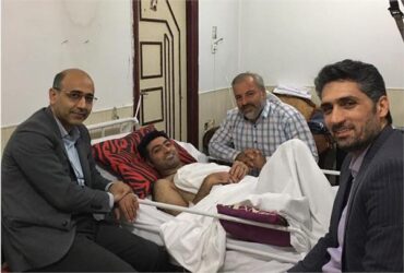رضا یازرلو به عیادت علیرضا گالش هنرمند طنزپرداز گلستانی رفت